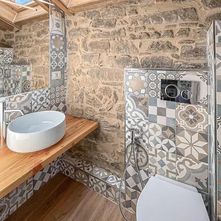Stunning In San Pietro A Dame With Jacuzzi